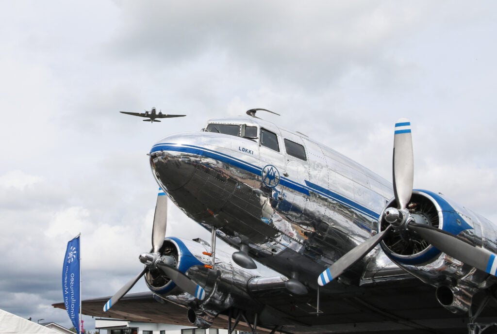 Kuva DC-3 lentokoneesta Asuntomessuilla.